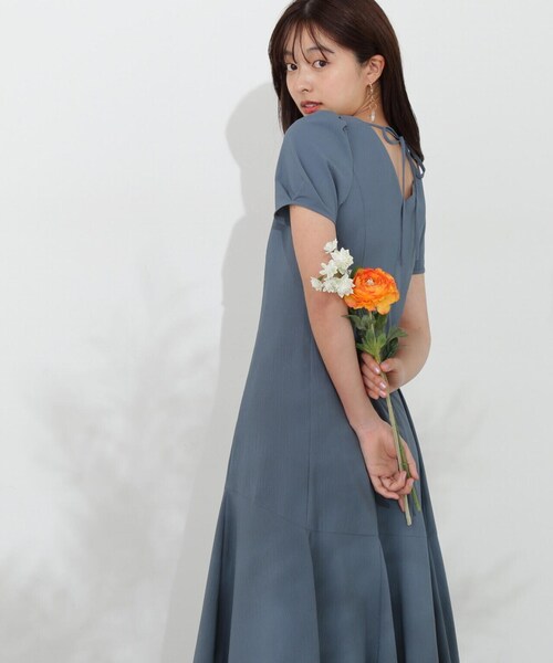 PROPORTION BODY DRESSING(プロポーションボディドレッシング)の「パフスリーブマーメイドワンピース / 1214240607(ワンピース・レディース・ブルー/ブラック・SMALL/MEDIUM)」の2枚目の写真