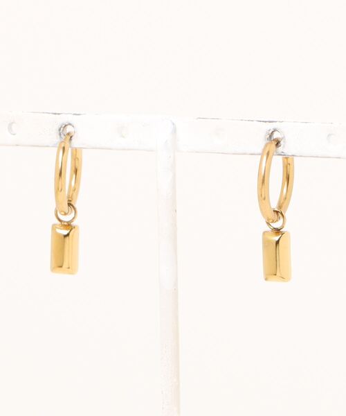 TIMELESS&THREE（タイムレスアンドスリー）の「2WAYスクエアビジューフープピアス（ピアス（両耳用）・レディース・ブラック/クリア/グリーン/レッド/ダークブルー・FREE）」の6枚目の写真