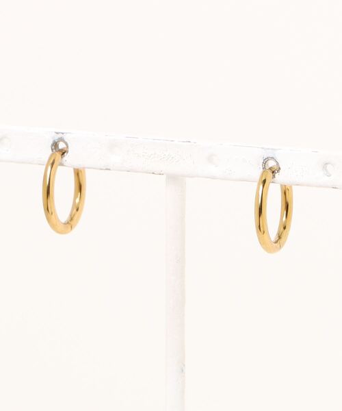 TIMELESS&THREE（タイムレスアンドスリー）の「2WAYスクエアビジューフープピアス（ピアス（両耳用）・レディース・ブラック/クリア/グリーン/レッド/ダークブルー・FREE）」の7枚目の写真