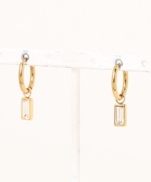 TIMELESS&THREE（タイムレスアンドスリー）の「2WAYスクエアビジューフープピアス（ピアス（両耳用）・レディース・ブラック/クリア/グリーン/レッド/ダークブルー・FREE）」の19枚目の写真