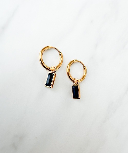 TIMELESS&THREE（タイムレスアンドスリー）の「2WAYスクエアビジューフープピアス（ピアス（両耳用）・レディース・ブラック/クリア/グリーン/レッド/ダークブルー・FREE）」の13枚目の写真