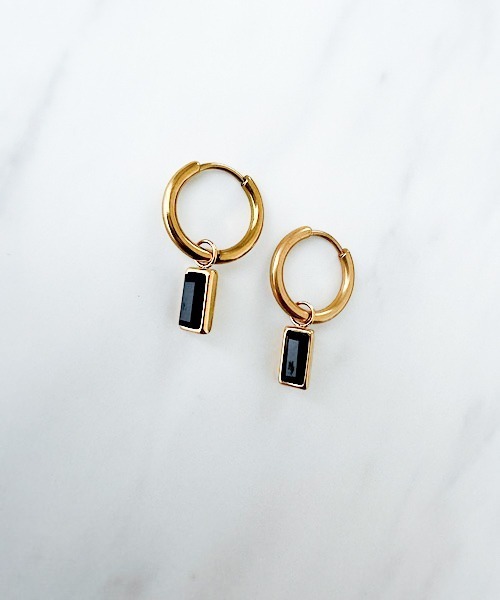 TIMELESS&THREE（タイムレスアンドスリー）の「2WAYスクエアビジューフープピアス（ピアス（両耳用）・レディース・ブラック/クリア/グリーン/レッド/ダークブルー・FREE）」の14枚目の写真