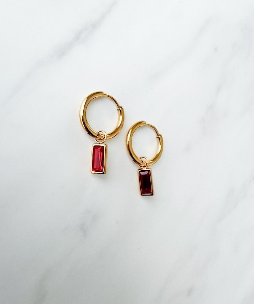 TIMELESS&THREE（タイムレスアンドスリー）の「2WAYスクエアビジューフープピアス（ピアス（両耳用）・レディース・ブラック/クリア/グリーン/レッド/ダークブルー・FREE）」の15枚目の写真