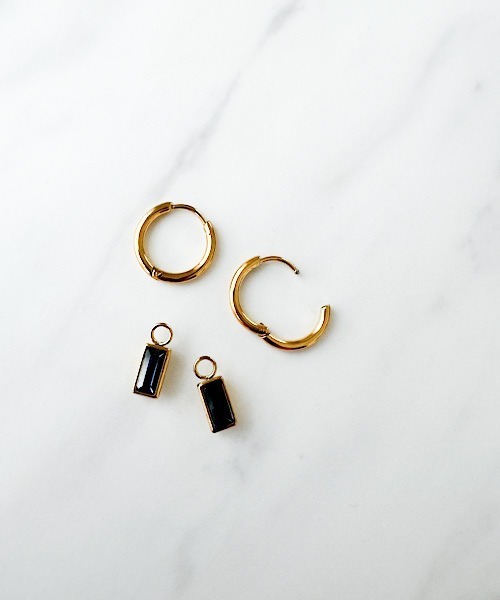 TIMELESS&THREE（タイムレスアンドスリー）の「2WAYスクエアビジューフープピアス（ピアス（両耳用）・レディース・ブラック/クリア/グリーン/レッド/ダークブルー・FREE）」の9枚目の写真