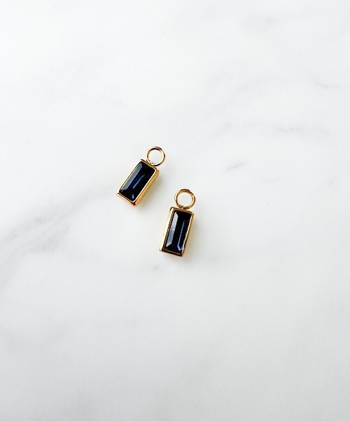 TIMELESS&THREE（タイムレスアンドスリー）の「2WAYスクエアビジューフープピアス（ピアス（両耳用）・レディース・ブラック/クリア/グリーン/レッド/ダークブルー・FREE）」の10枚目の写真