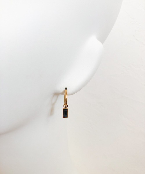 TIMELESS&THREE（タイムレスアンドスリー）の「2WAYスクエアビジューフープピアス（ピアス（両耳用）・レディース・ブラック/クリア/グリーン/レッド/ダークブルー・FREE）」の22枚目の写真