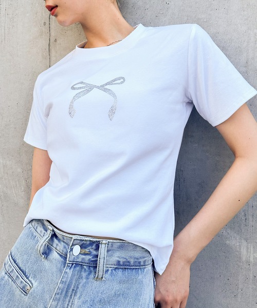 白いシャツやTシャツにも合います。たっぷりなラインでストーンとして綺麗です。 白いシャツやTシャツにも合います。たっぷりなラインでストーン