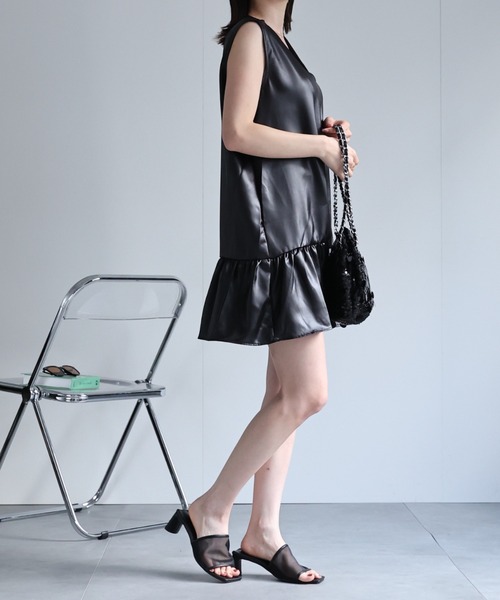 sakishimatokyo（サキシマトーキョー）の「フェイクレザー風 Vネックチュニック/ワンピース（チュニック・レディース・ブラウン/ブラック・FREE）」の6枚目の写真