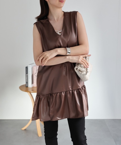 sakishimatokyo（サキシマトーキョー）の「フェイクレザー風 Vネックチュニック/ワンピース（チュニック・レディース・ブラウン/ブラック・FREE）」の16枚目の写真