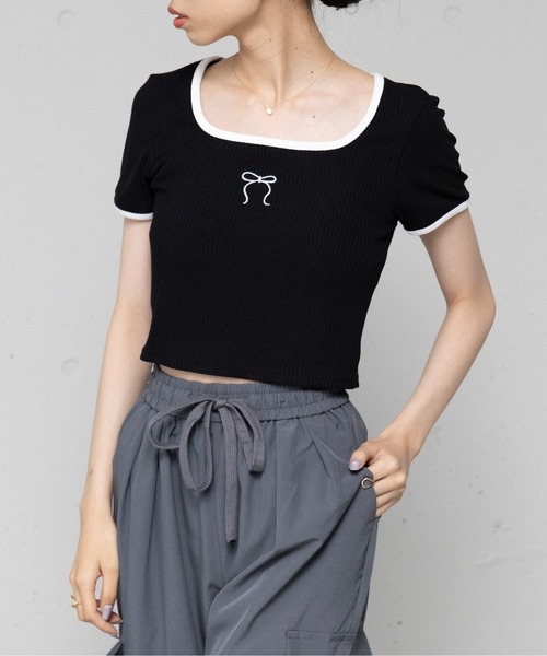 SETUP7(セットアップセブン)の「【SETUP7】刺繍リボンバイカラー 半袖Tシャツ SCCH595(シャツ/ブラウス・レディース・グレー/ライトブルー/ブラック/ホワイト・FREE)」の2枚目の写真