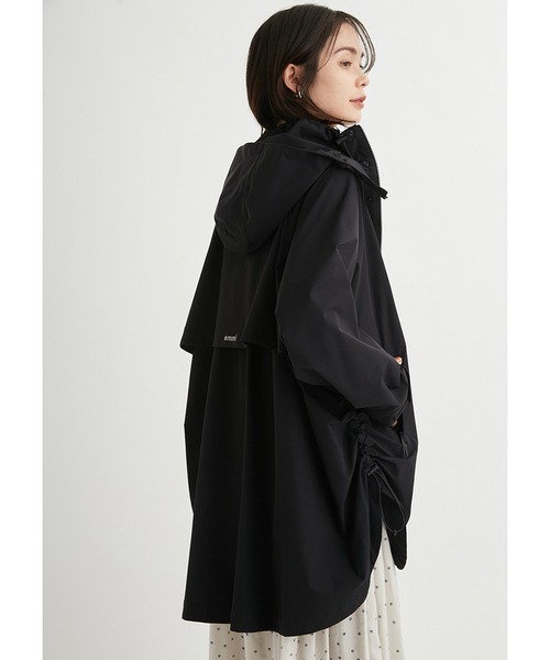 【美品】emmi　ユーティリティーポンチョコート　撥水　ブラック emmi（エミ）の「【emmi atelier】ユーティリティーポンチョ