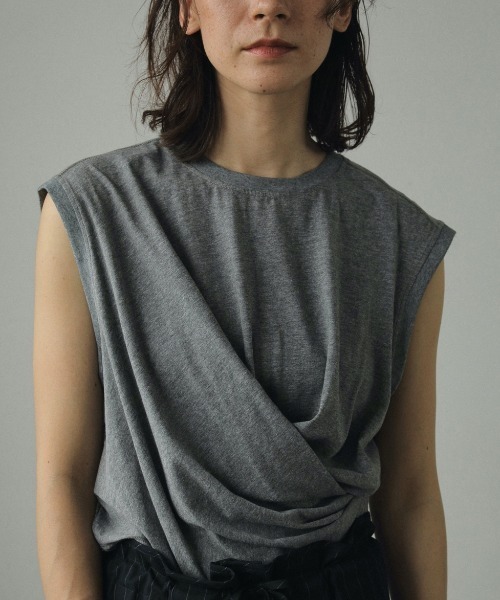 anuke（アンヌーク）の「anuke Drape Cut Tanktop 62420617（タンクトップ・レディース・ホワイト/ブラック/グレー・FREE）」の3枚目の写真