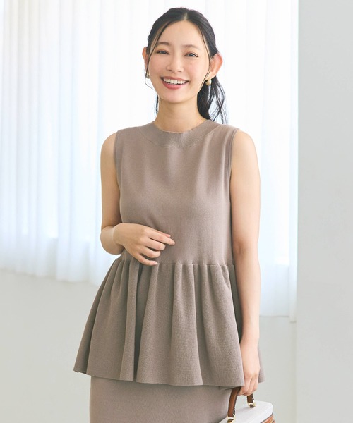 coca(coca)(コカ)の「【WEB限定セール】ペプラムニットトップス&Iラインスカート セットアップ 2点セット(ワンピース・レディース・グレイッシュベージュ/ブラック・M/L)」の3枚目の写真