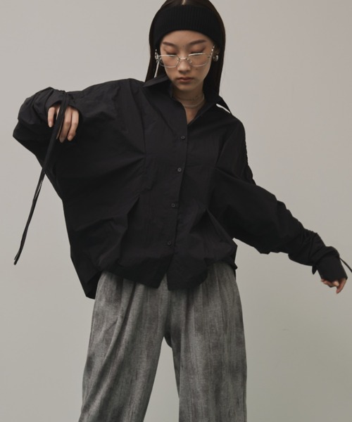 Solace（ソレイス）の「フロントタックギャザースリーブシャツ（シャツ/ブラウス・レディース・ブラック/カーキ・FREE）」の8枚目の写真