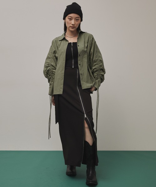 Solace（ソレイス）の「フロントタックギャザースリーブシャツ（シャツ/ブラウス・レディース・ブラック/カーキ・FREE）」の4枚目の写真