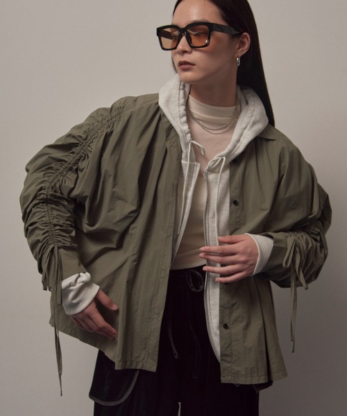 Solace（ソレイス）の「フロントタックギャザースリーブシャツ（シャツ/ブラウス・レディース・ブラック/カーキ・FREE）」の19枚目の写真