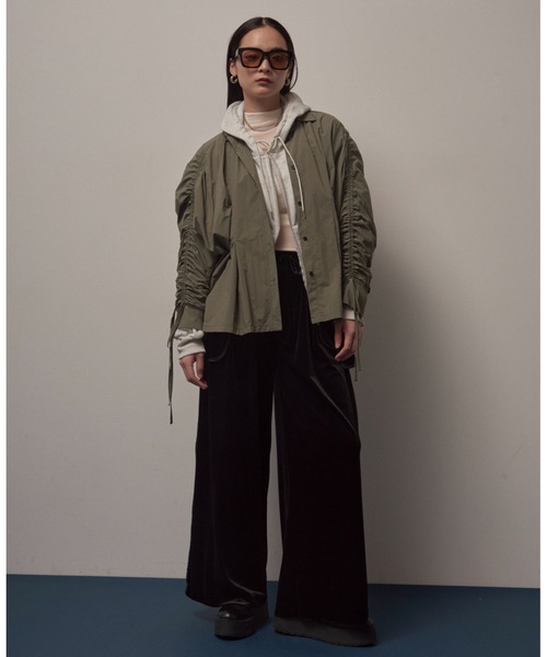 Solace（ソレイス）の「フロントタックギャザースリーブシャツ（シャツ/ブラウス・レディース・ブラック/カーキ・FREE）」の18枚目の写真