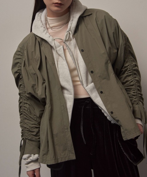 Solace（ソレイス）の「フロントタックギャザースリーブシャツ（シャツ/ブラウス・レディース・ブラック/カーキ・FREE）」の15枚目の写真