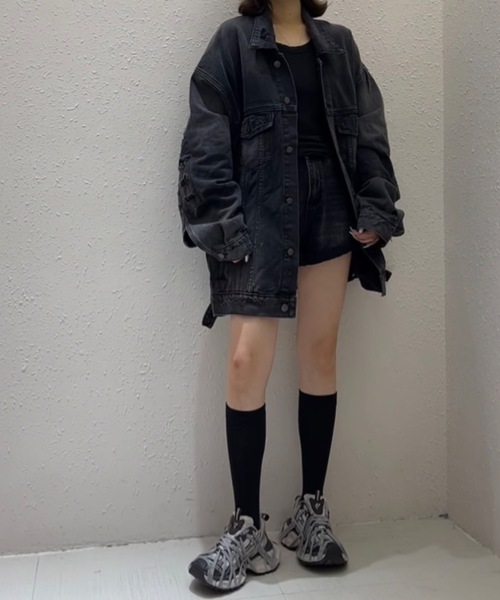 CREARE -LINO-（クレアーレリノ）の「＜ユニセックス＞ダメージ加工 デニムジャケット/Gジャン（デニムジャケット・レディース・ブラック/ブルー・FREE）」の8枚目の写真