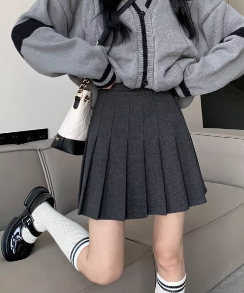 gossip!ロサンゼルス(ゴシップロサンゼルス)の「【4サイズあり】JK ウールライク タック厚手プリーツミニスカート 無地(インパン付)(秋冬の韓国ファッションガーリー定番)(スカート・レディース・グレー/ブラック/ブラウン/オフホワイト・M/S/L/XL)」の10枚目の写真