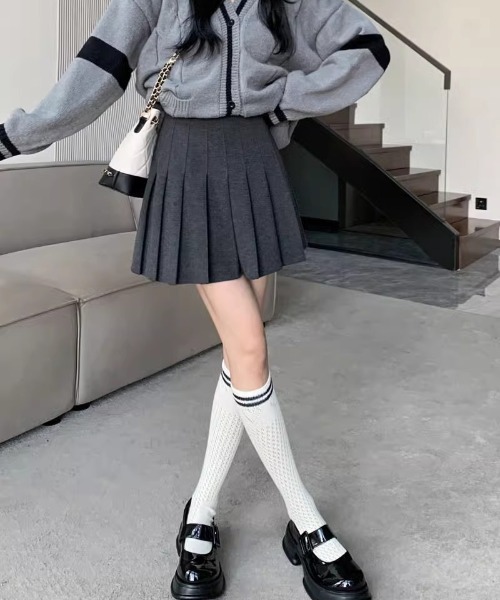 gossip!ロサンゼルス(ゴシップロサンゼルス)の「【4サイズあり】JK ウールライク タック厚手プリーツミニスカート 無地(インパン付)(秋冬の韓国ファッションガーリー定番)(スカート・レディース・グレー/ブラック/ブラウン/オフホワイト・M/S/L/XL)」の15枚目の写真