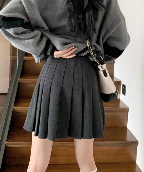 gossip!ロサンゼルス(ゴシップロサンゼルス)の「【4サイズあり】JK ウールライク タック厚手プリーツミニスカート 無地(インパン付)(秋冬の韓国ファッションガーリー定番)(スカート・レディース・グレー/ブラック/ブラウン/オフホワイト・M/S/L/XL)」の20枚目の写真