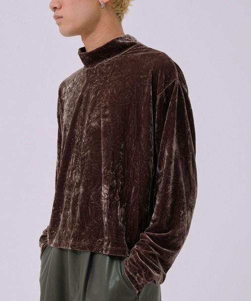 Ameno Auro(アメノアウロ)の「【Ameno Auro/アメノアウロ】クラックベロアハイネッククロップドプルオーバー(Tシャツ/カットソー・レディース・グリーン/チャコールグレー/ブラック・S/L/M)」の1枚目の写真