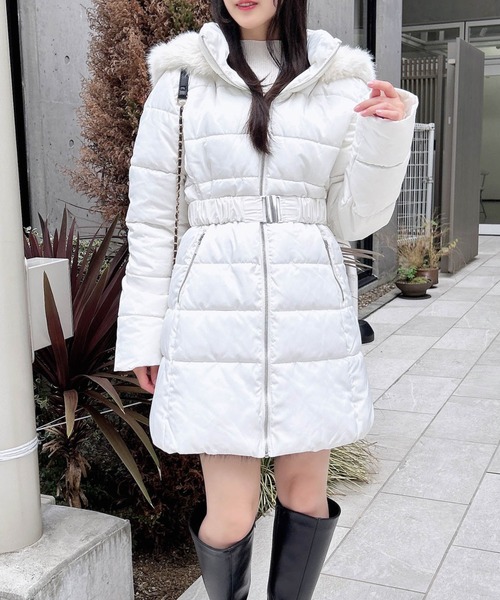 INGNI（イング）の「ファー＋フード付ウエストベルトエコダウンコート（ダウンジャケット/コート・レディース・オフホワイト/ブラック・M）」の5枚目の写真