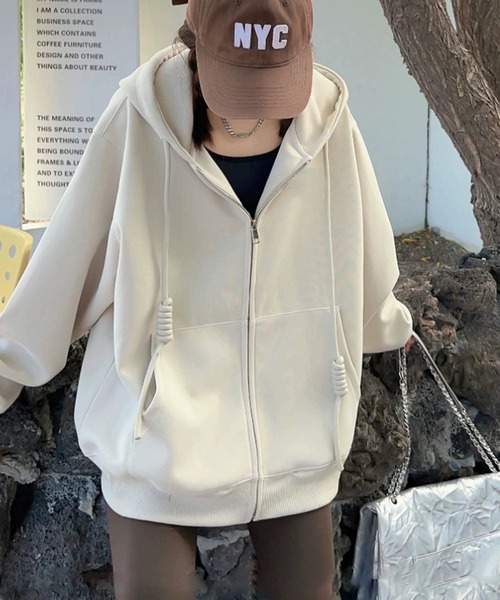Chiina(チーナ)の「Chiina/無地 シンプル オーバーサイズ フルジップパーカー(パーカー・レディース・ダークグレー/アイボリー/ブラック/アッシュグレー/ライトピンク/ブラウン/レッド・FREE)」の2枚目の写真