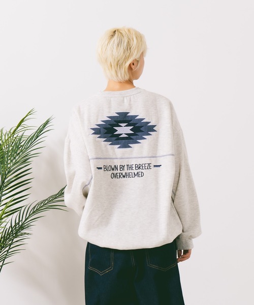 UNDERWRAPS（アンダーラップス）の「【UNDER WRAPS/アンダーラップス】裏起毛前後刺繍スウェットトレーナー（スウェット・レディース・アイボリー/グリーン/ブラック・MEDIUM/LARGE）」の5枚目の写真