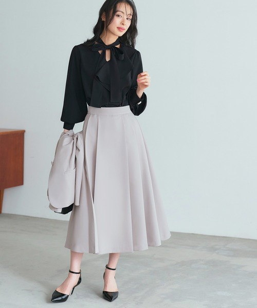 RUIRUE BOUTIQUE(ルイルエブティック)の「洗える | アシンメトリー フリル ボウタイブラウス | レディース 体型カバー 長袖 オフィスカジュアル きれいめ 上品 無地 トップス シャツ ブラウス(シャツ/ブラウス・レディース・ホワイト/ブラック/ライトベージュ・S/M/L/LL/3L)」の18枚目の写真