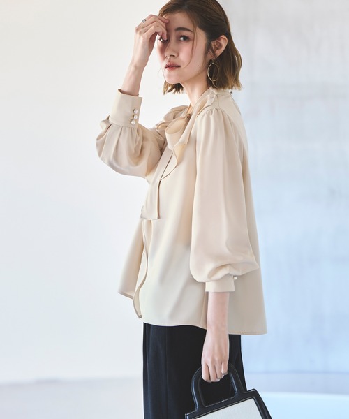 ルイルエブティック RUIRUE BOUTIQUE 【洗える】アシンメトリーフリルブラウス （ライトベージュ） 洗える ｜ アシンメトリー フリル ボウタイブラウス
