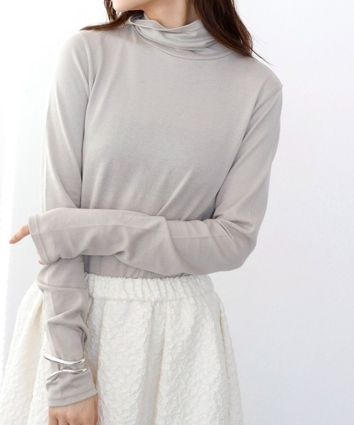 Jines(ジネス)の「コットンカシミヤ プレミアムタートルトップス(Tシャツ/カットソー・レディース・ネイビー/ベージュ/オフホワイト・38)」の3枚目の写真