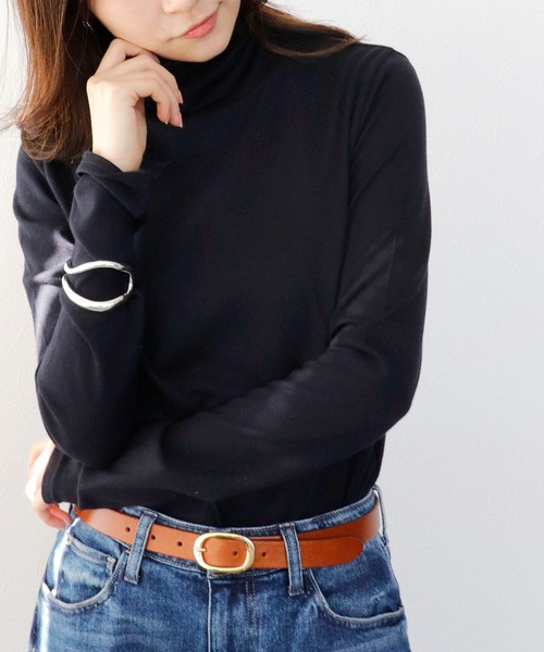 Jines(ジネス)の「コットンカシミヤ プレミアムタートルトップス(Tシャツ/カットソー・レディース・ネイビー/ベージュ/オフホワイト・38)」の4枚目の写真