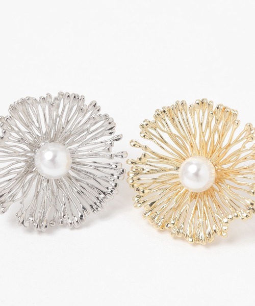 niko and...（ニコアンド）の「BIGフラワーパール調ピアス（ピアス（両耳用）・レディース・グレー/イエロー・0）」の4枚目の写真