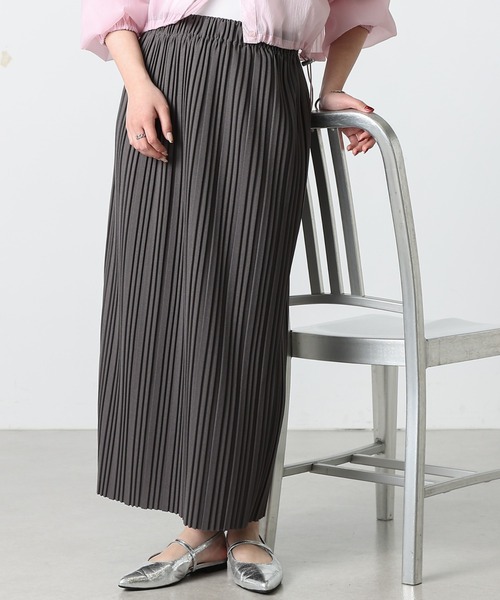 COLONY 2139(コロニートゥーワンスリーナイン)の「プリーツナロースカート(スカート・レディース・オフホワイト/チャコールグレー/ブラック/グレイッシュベージュ・FREE)」の1枚目の写真