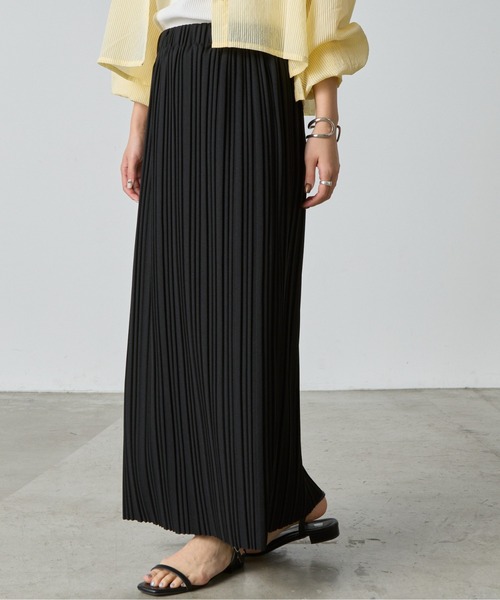 COLONY 2139(コロニートゥーワンスリーナイン)の「プリーツナロースカート(スカート・レディース・オフホワイト/チャコールグレー/ブラック/グレイッシュベージュ・FREE)」の3枚目の写真