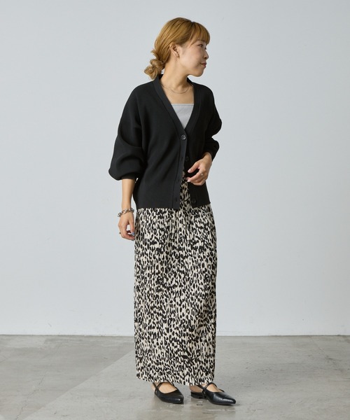 COLONY 2139(コロニートゥーワンスリーナイン)の「プリーツナロースカート(スカート・レディース・オフホワイト/チャコールグレー/ブラック/グレイッシュベージュ・FREE)」の12枚目の写真