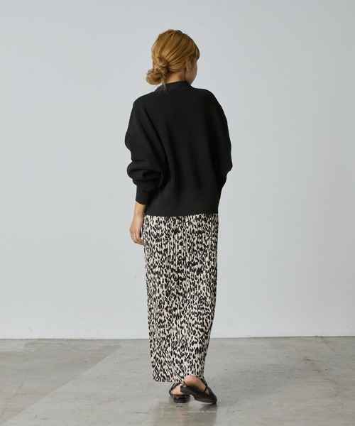 COLONY 2139(コロニートゥーワンスリーナイン)の「プリーツナロースカート(スカート・レディース・オフホワイト/チャコールグレー/ブラック/グレイッシュベージュ・FREE)」の11枚目の写真