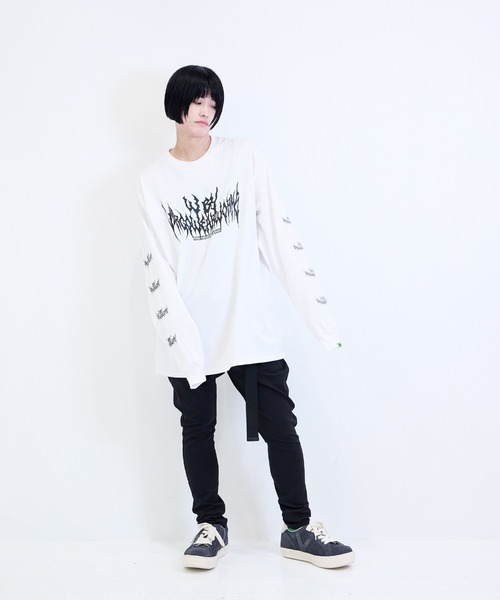 [W] by VIRGOwearworks（ダブリューバイヴァルゴウェアーワークス）の「Metal Logo LSPT（Tシャツ/カットソー・メンズ・ブラック/ホワイト・MEDIUM/LARGE/X-LARGE/XX-LARGE）」の4枚目の写真