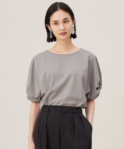 自由区(ジユウク)の「ハイツイストポンチスリーブディティール カットソー(Tシャツ/カットソー・レディース・ライトグレー系/ダルブルー系/ネイビー系/アイボリー系・44)」の2枚目の写真
