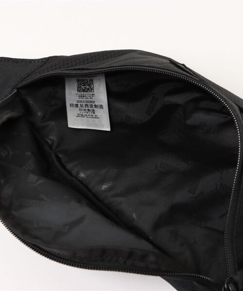 PUMA(プーマ)の「PUMA プーマ ユニセックス プーマ デック ウエスト バッグ 2.2L PUMA DECK Waist Ba(ボディバッグ/ウエストポーチ・メンズ・ブラック×ホワイト/ブラック系その他・フリー)」の3枚目の写真