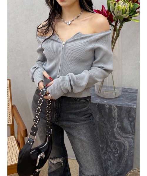 EVRIS（エヴリス）の「フロントジップオフショルニットトップス（ニット/セーター・レディース・ブルー/グレー/ブラック/ホワイト・FREE）」の4枚目の写真