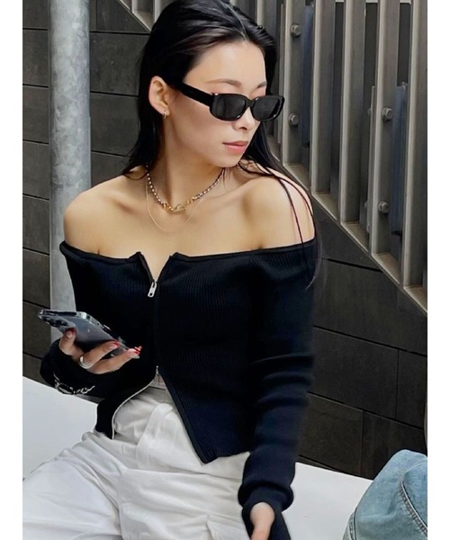 EVRIS（エヴリス）の「フロントジップオフショルニットトップス（ニット/セーター・レディース・ブルー/グレー/ブラック/ホワイト・FREE）」の3枚目の写真