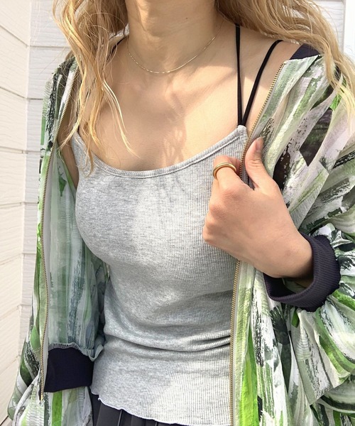 Q（キュー）の「カップ付きバッククロスキャミ（キャミソール・レディース・ライム/ライトグレー/ブラック・MEDIUM）」の2枚目の写真