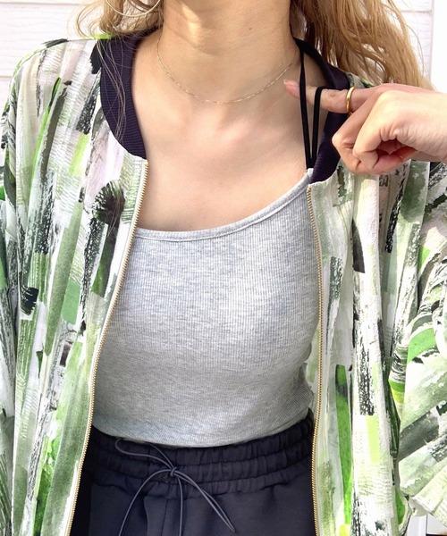 Q（キュー）の「カップ付きバッククロスキャミ（キャミソール・レディース・ライム/ライトグレー/ブラック・MEDIUM）」の13枚目の写真