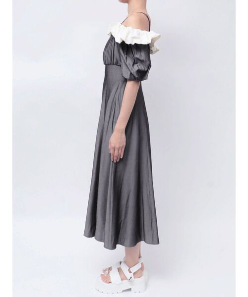 CALNAMUR（カルナムール）の「BALLOON OFF SHOULDER OP/バルーンオフショルダーワンピース（ワンピース・レディース・ブラック/ブルー・SMALL/MEDIUM）」の15枚目の写真