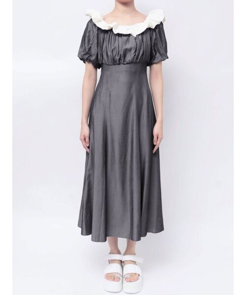 CALNAMUR（カルナムール）の「BALLOON OFF SHOULDER OP/バルーンオフショルダーワンピース（ワンピース・レディース・ブラック/ブルー・SMALL/MEDIUM）」の7枚目の写真