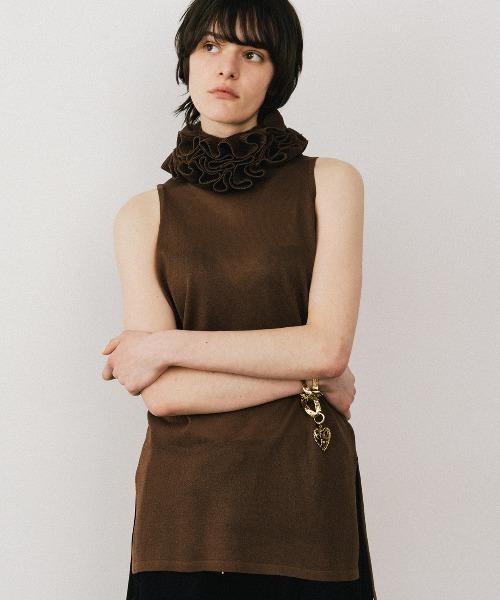 ボリュームティアードフリルネックニットブラウス