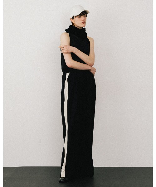 ボリュームティアードフリルネックニットブラウス